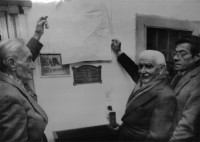 /album/fotogaleria-un-poco-de-historia/celebrando%20los%2080%20a%c3%b1os%20de%20la%20biblioteca%20%288%20de%20agosto%20de%201997%29-jpg/